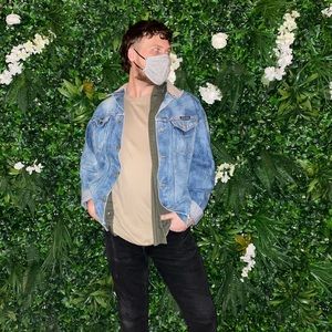 Meet your Posher, Gregory